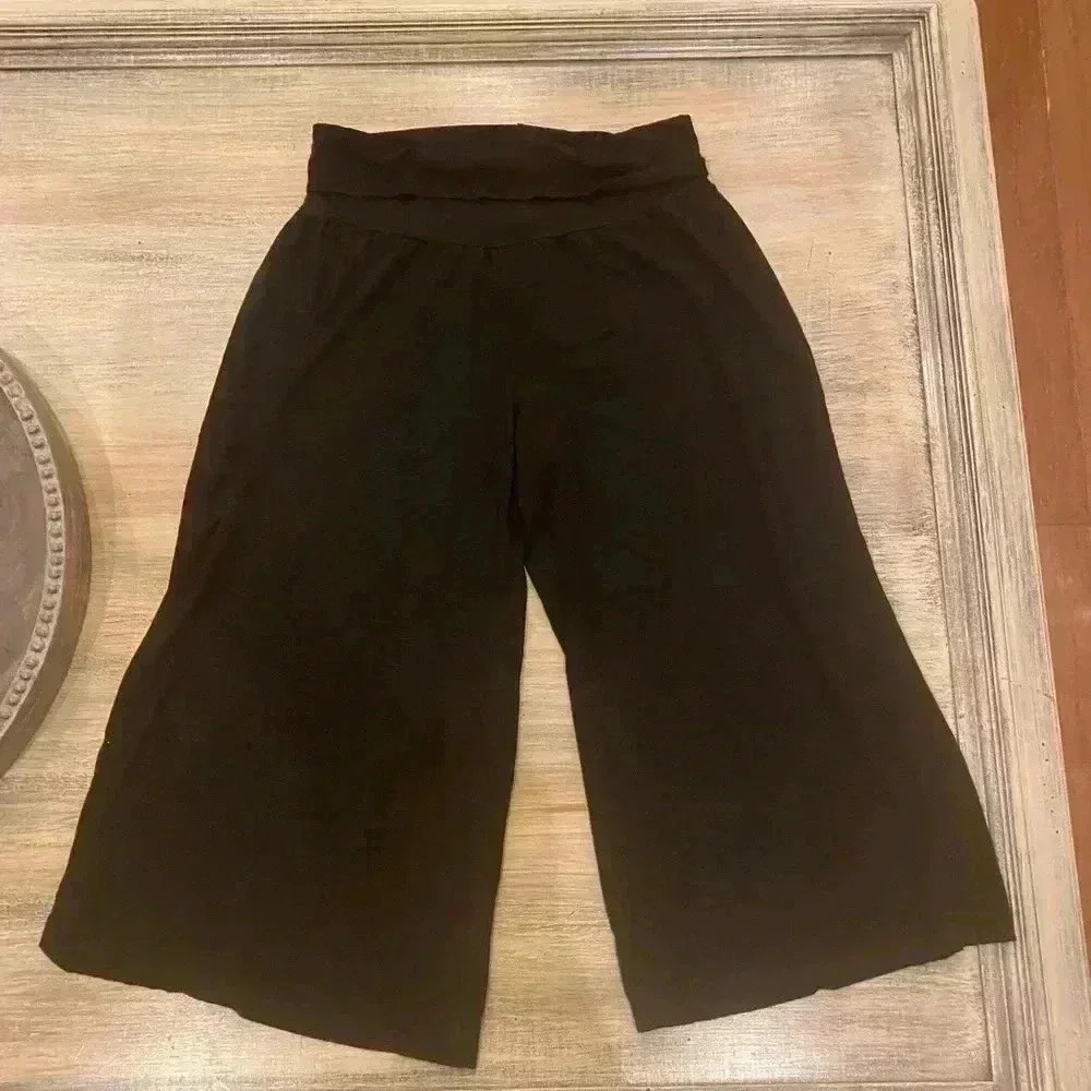 Harold’s cropped wide leg pants-size small- stretchy waistband